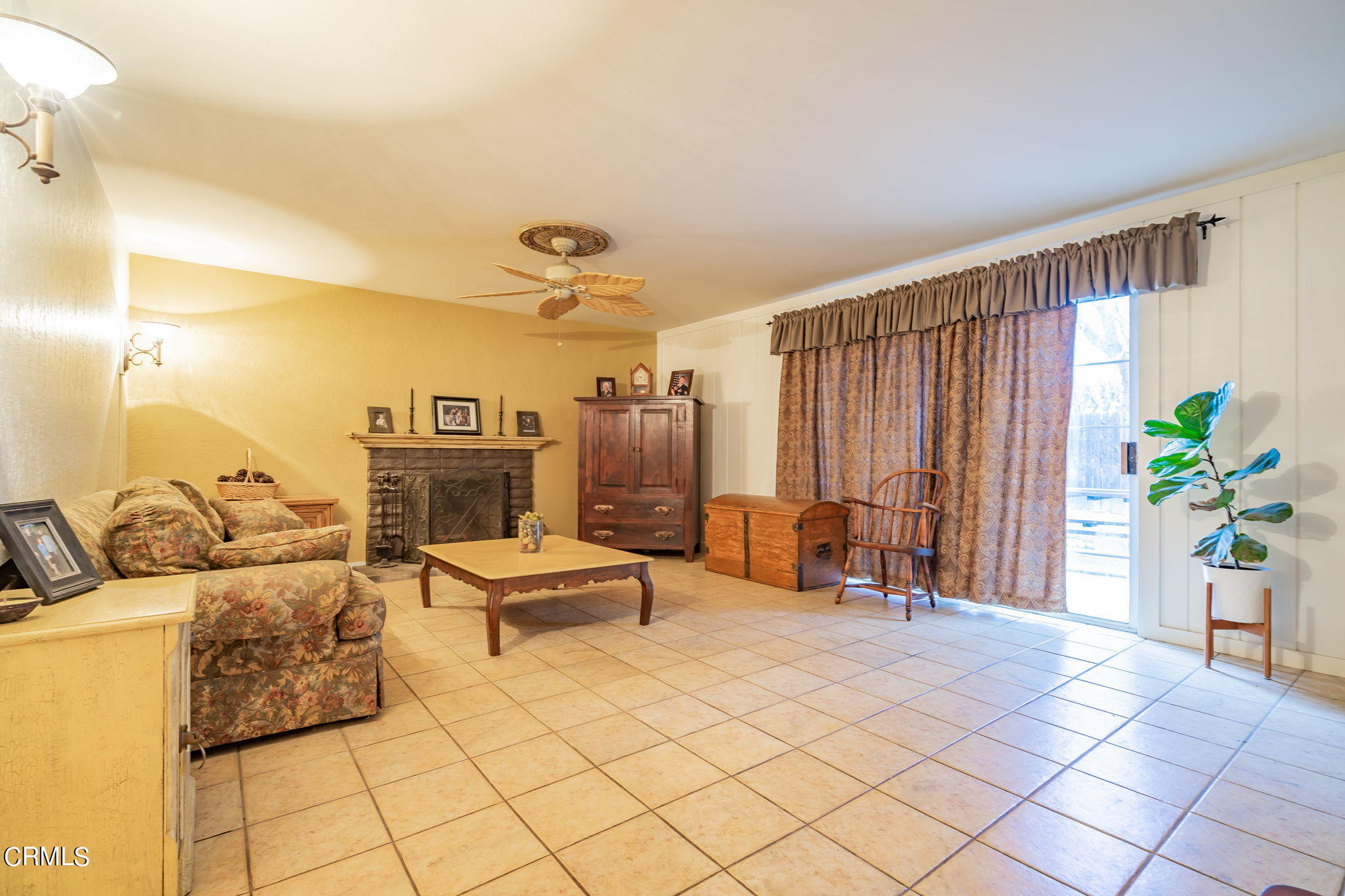 1165 Roldan Avenue Simi Valley, CA 93065 - Photo 21 of 50 Living Room