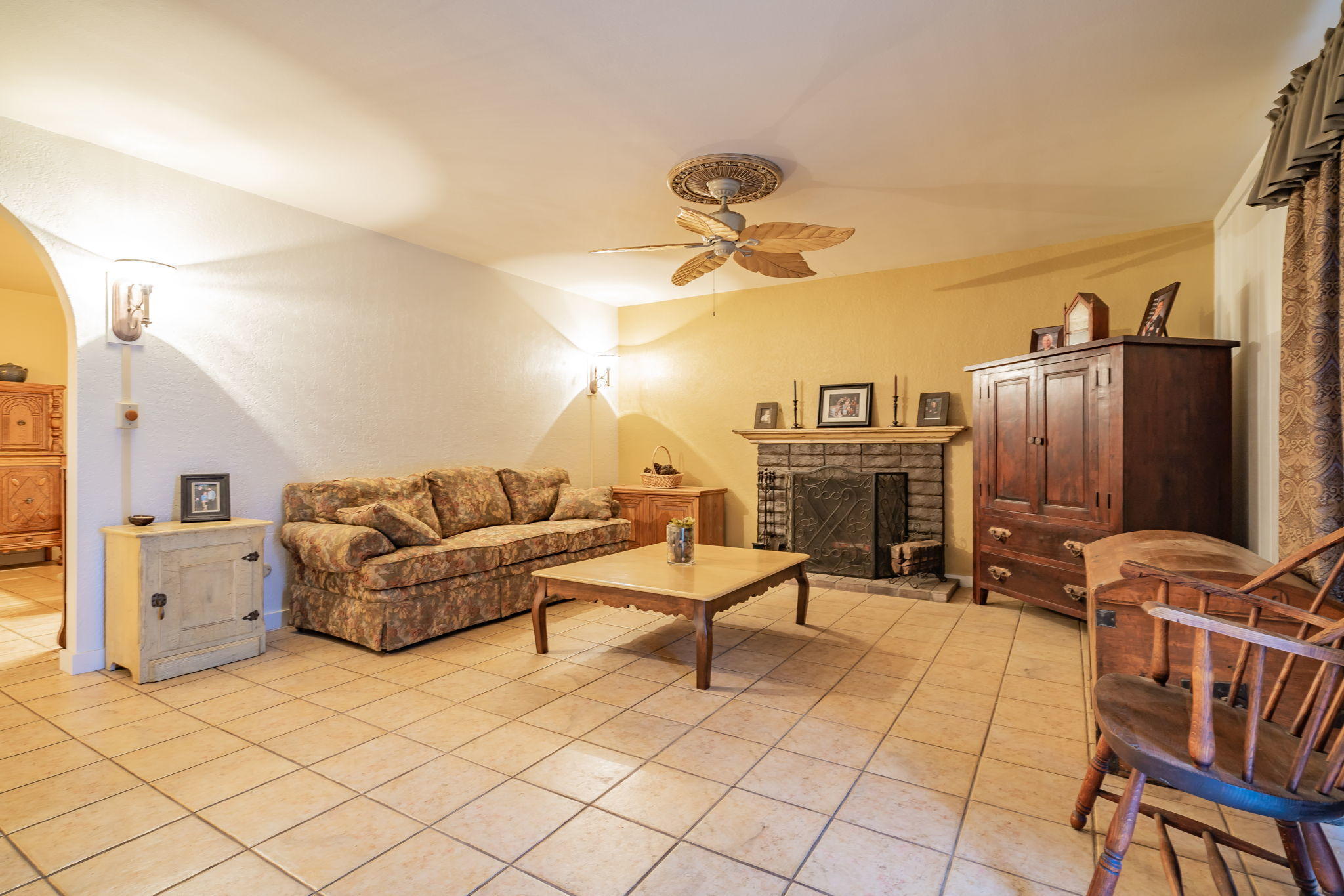 1165 Roldan Avenue Simi Valley, CA 93065 - Photo 22 of 50 Living Room 2