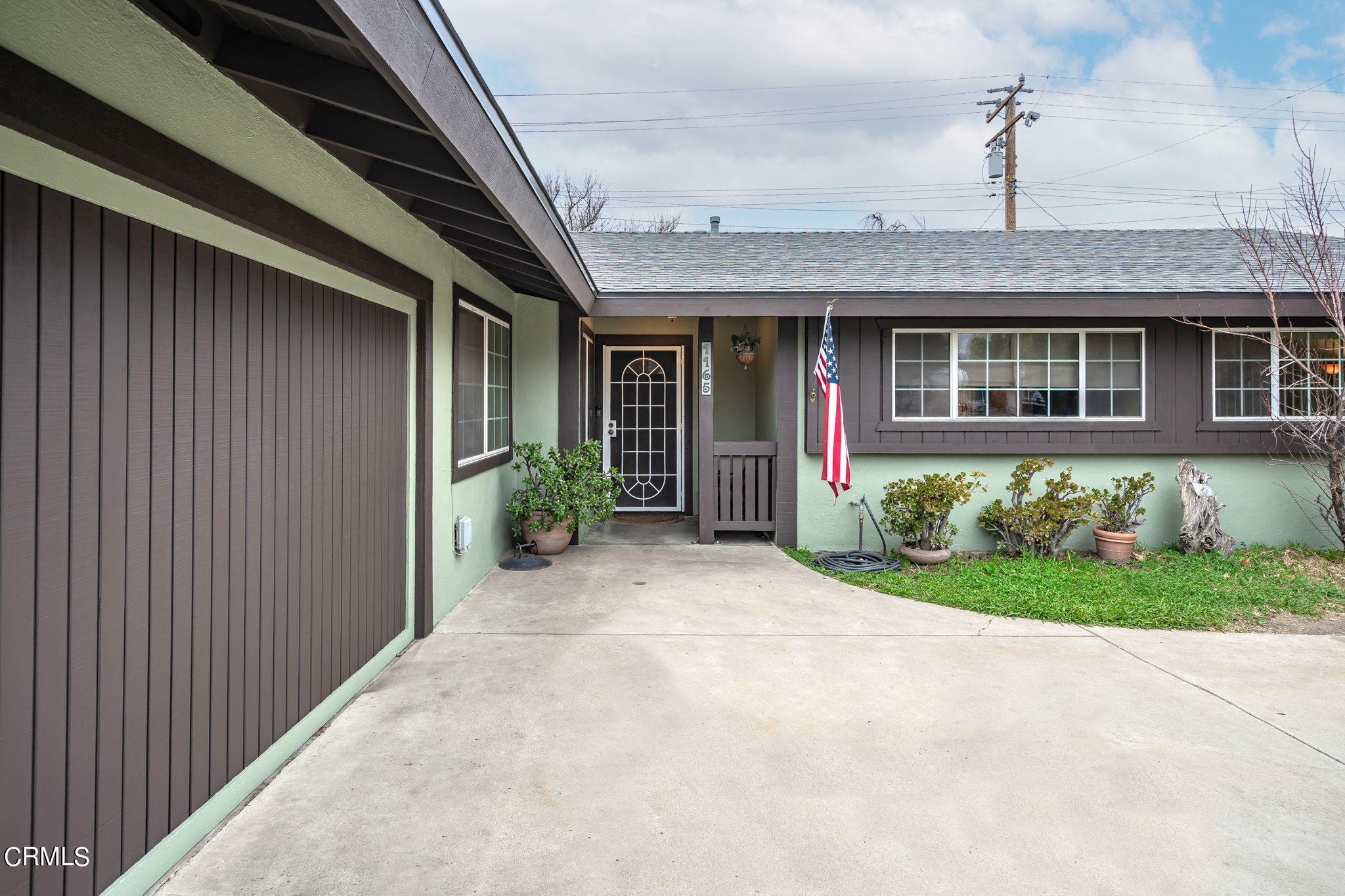 1165 Roldan Avenue Simi Valley, CA 93065 - Photo 4 of 50 Porch