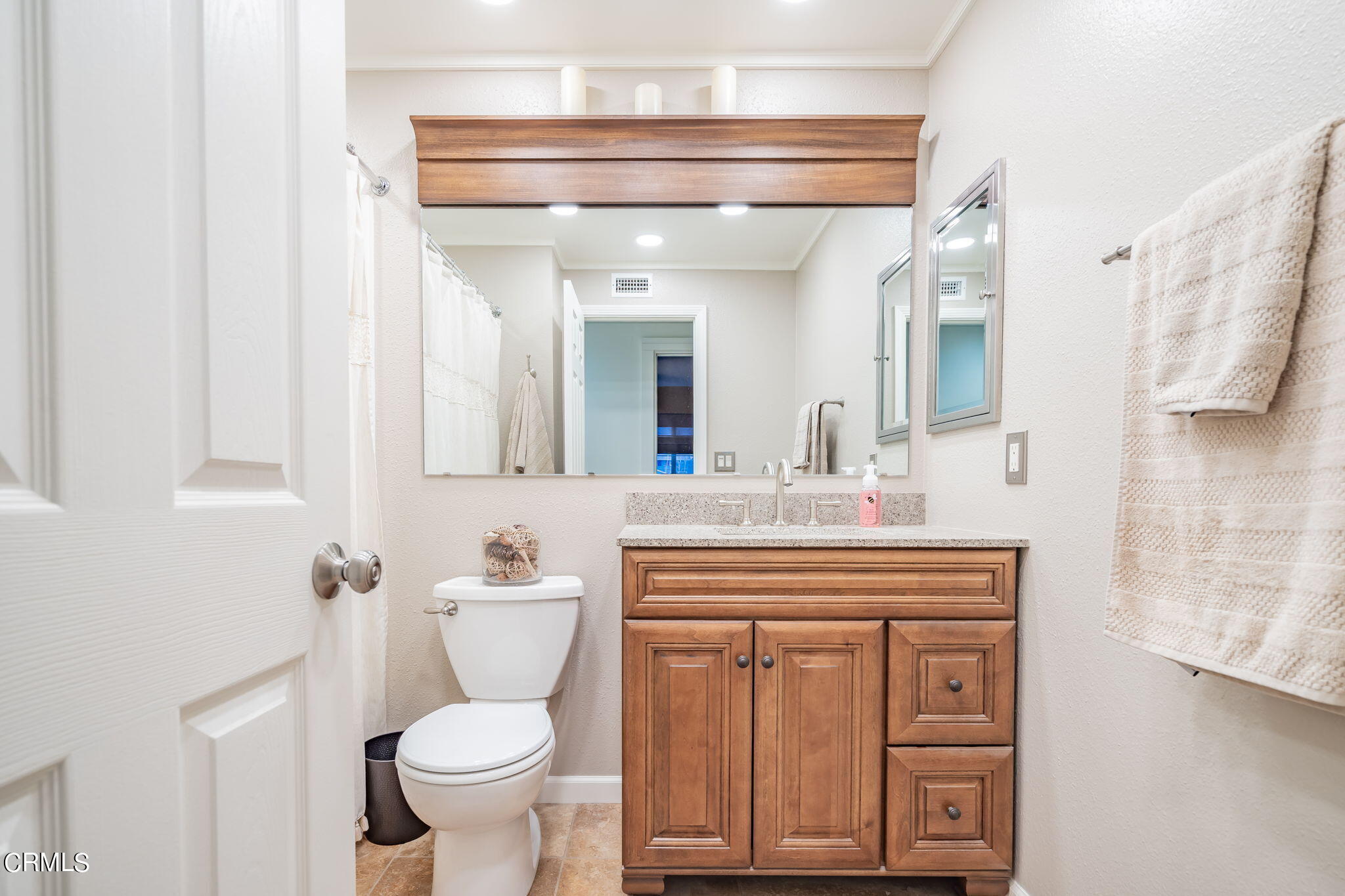1165 Roldan Avenue Simi Valley, CA 93065 - Photo 40 of 50 Bathroom 2