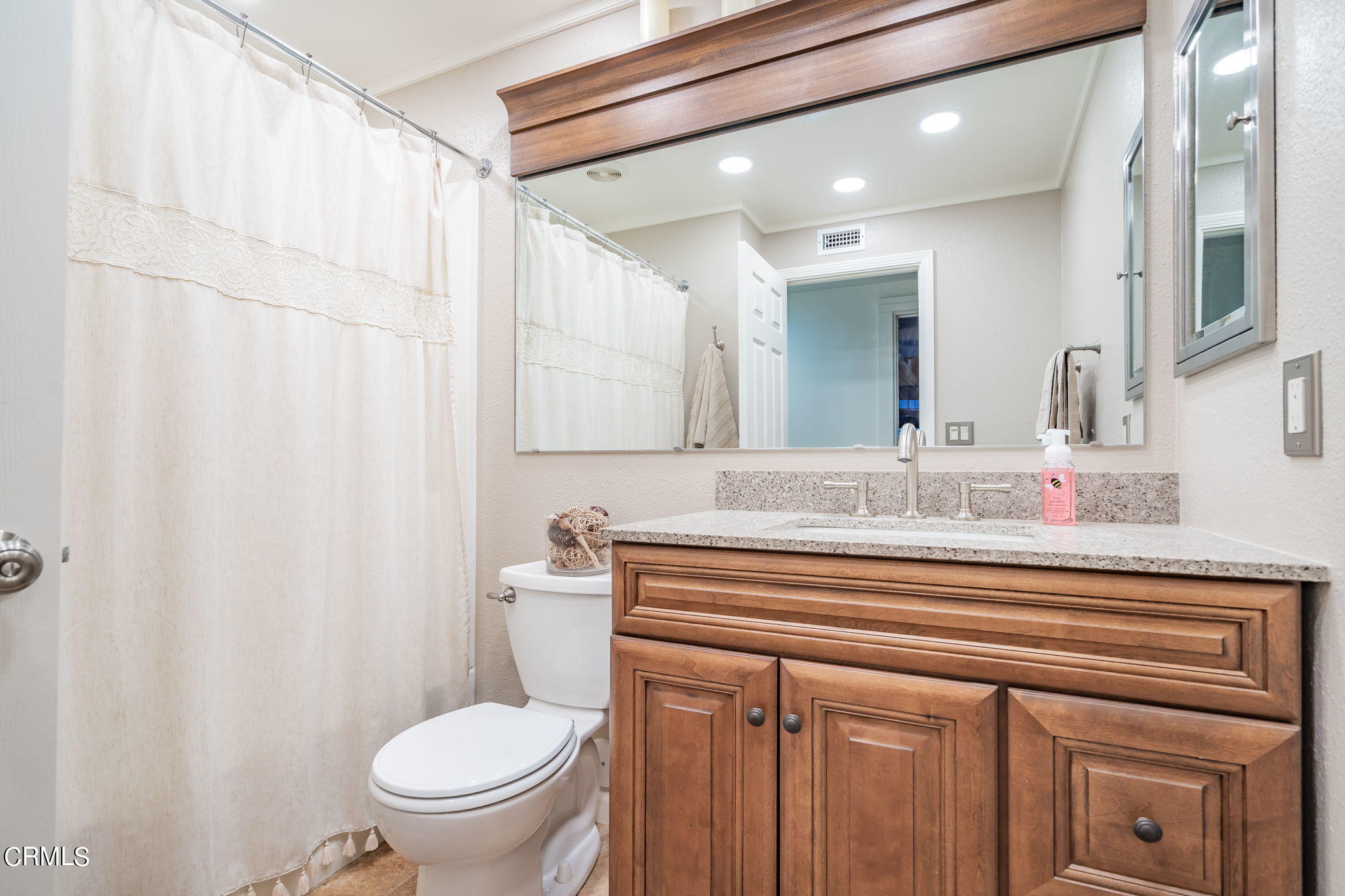 1165 Roldan Avenue Simi Valley, CA 93065 - Photo 41 of 50 .
