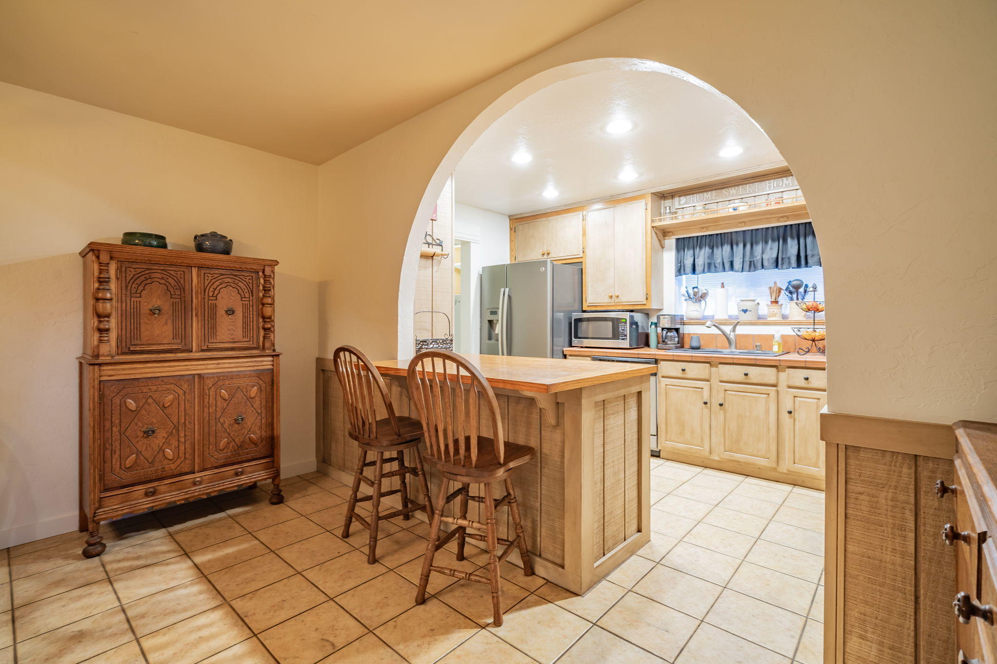 1165 Roldan Avenue Simi Valley, CA 93065 - Photo 9 of 50 Seating