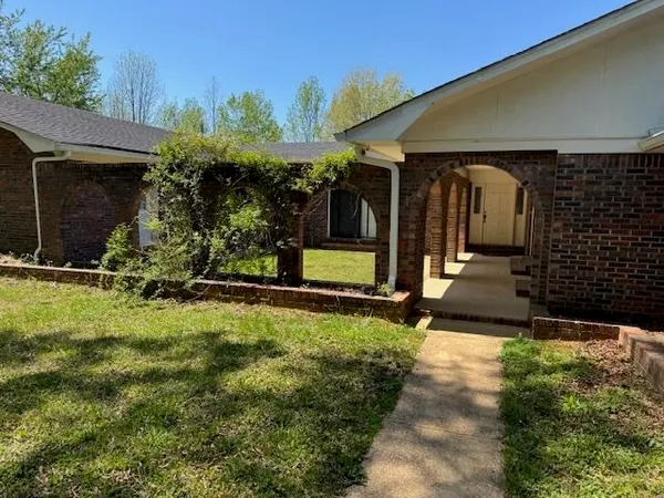 $385,000 | 1150 Pocahontas Road, Pocahontas, TN 38061