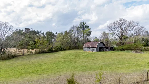 $385,000 | 1150 Pocahontas Road, Pocahontas, TN 38061