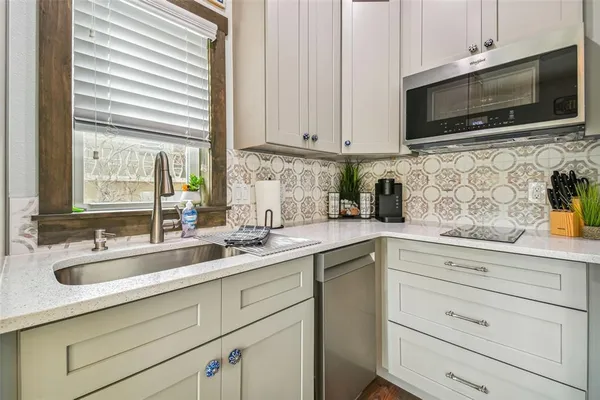 $2,750 | 1523 Bayshore Boulevard, Unit 3, Dunedin, FL 34698