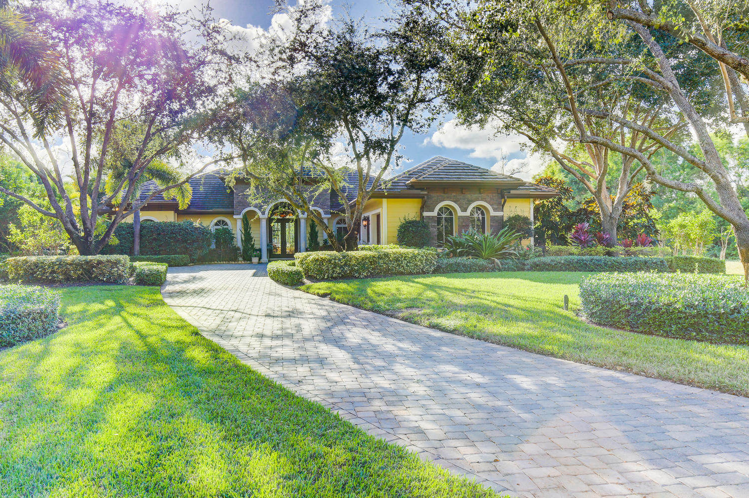 10410 Southeast Ridgeview Circle Tequesta, FL 33469 - Photo 1 of 27 Exterior Front