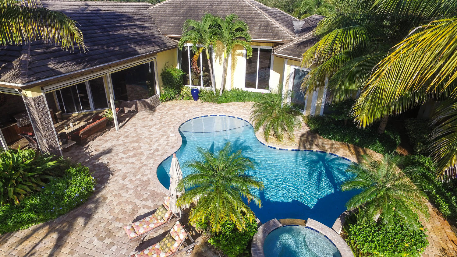 10410 Southeast Ridgeview Circle Tequesta, FL 33469 - Photo 18 of 27 Aerial