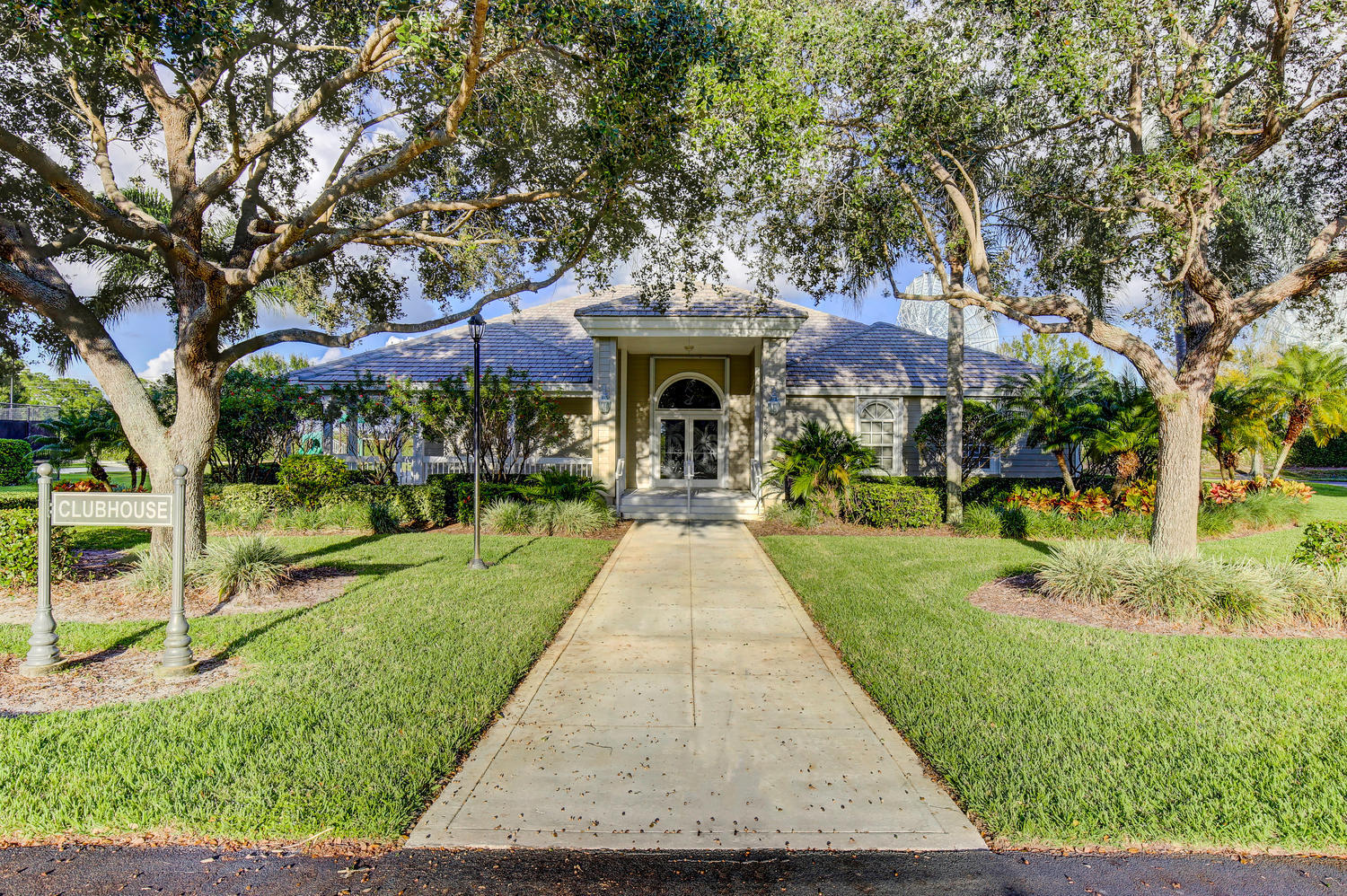 10410 Southeast Ridgeview Circle Tequesta, FL 33469 - Photo 25 of 27 Community Clubhouse