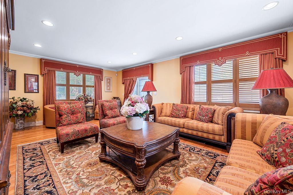 4 Point Crescent Queens, NY 11357 - Photo 16 of 39