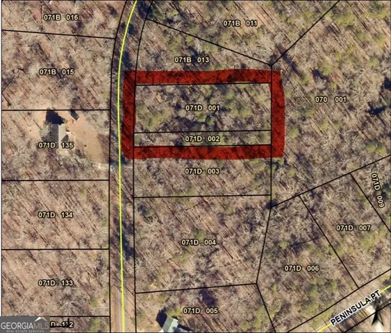 a view of a bench in the back yard