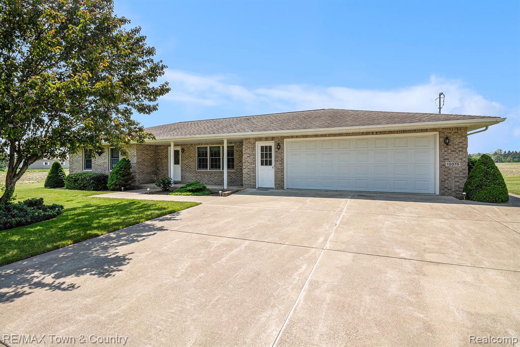 12070 Elms Road Birch Run, MI 48415 - Photo 5 of 37