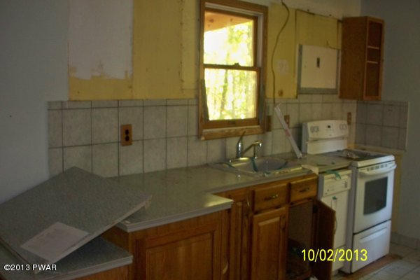 230 Quail Court Bushkill, PA 18324 - Photo 3 of 6