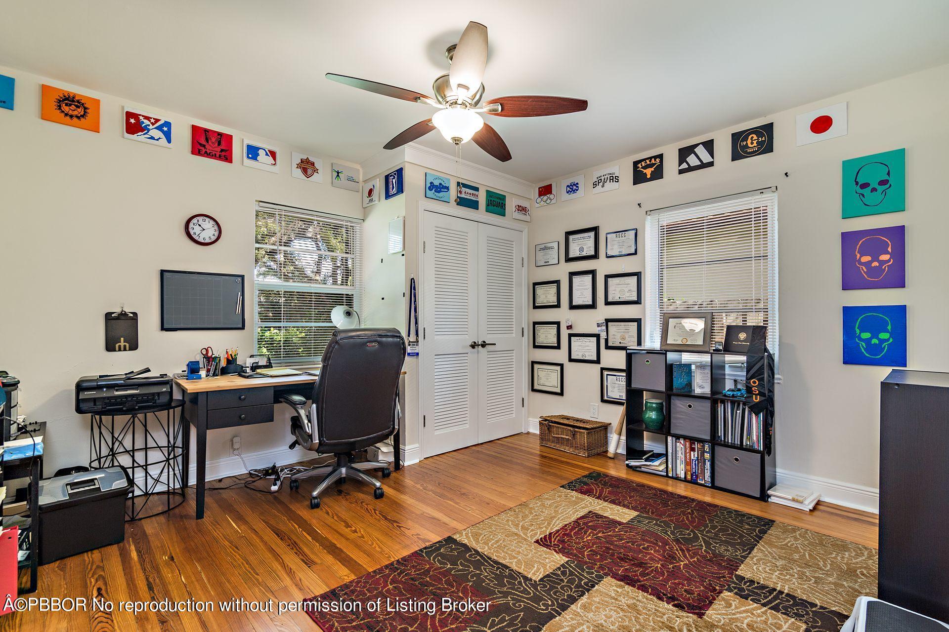 816 Sunset Road West Palm Beach, FL 33401 - Photo 12 of 22 a workspace with furniture