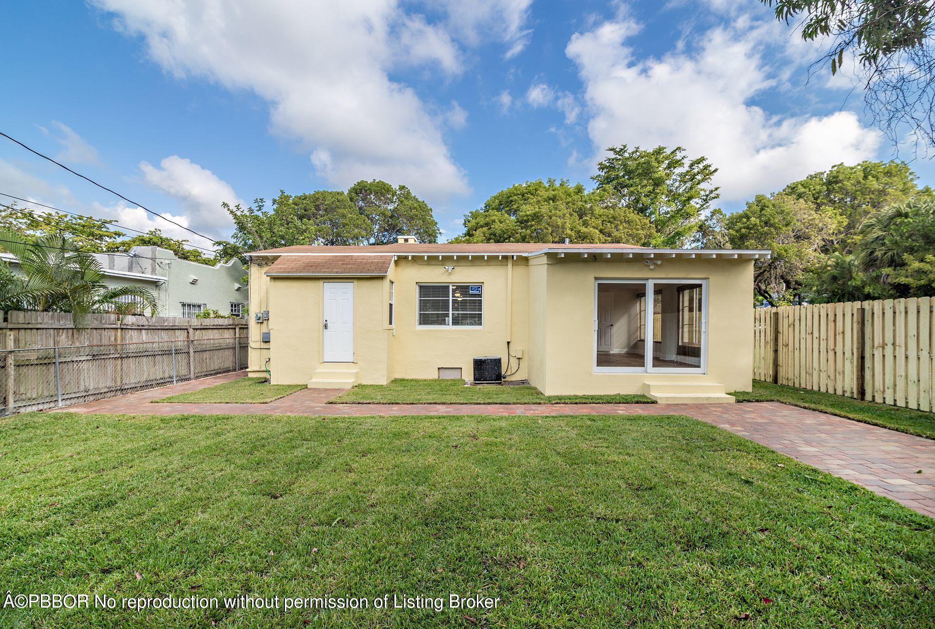 816 Sunset Road West Palm Beach, FL 33401 - Photo 17 of 22 a front view of house with yard and green space