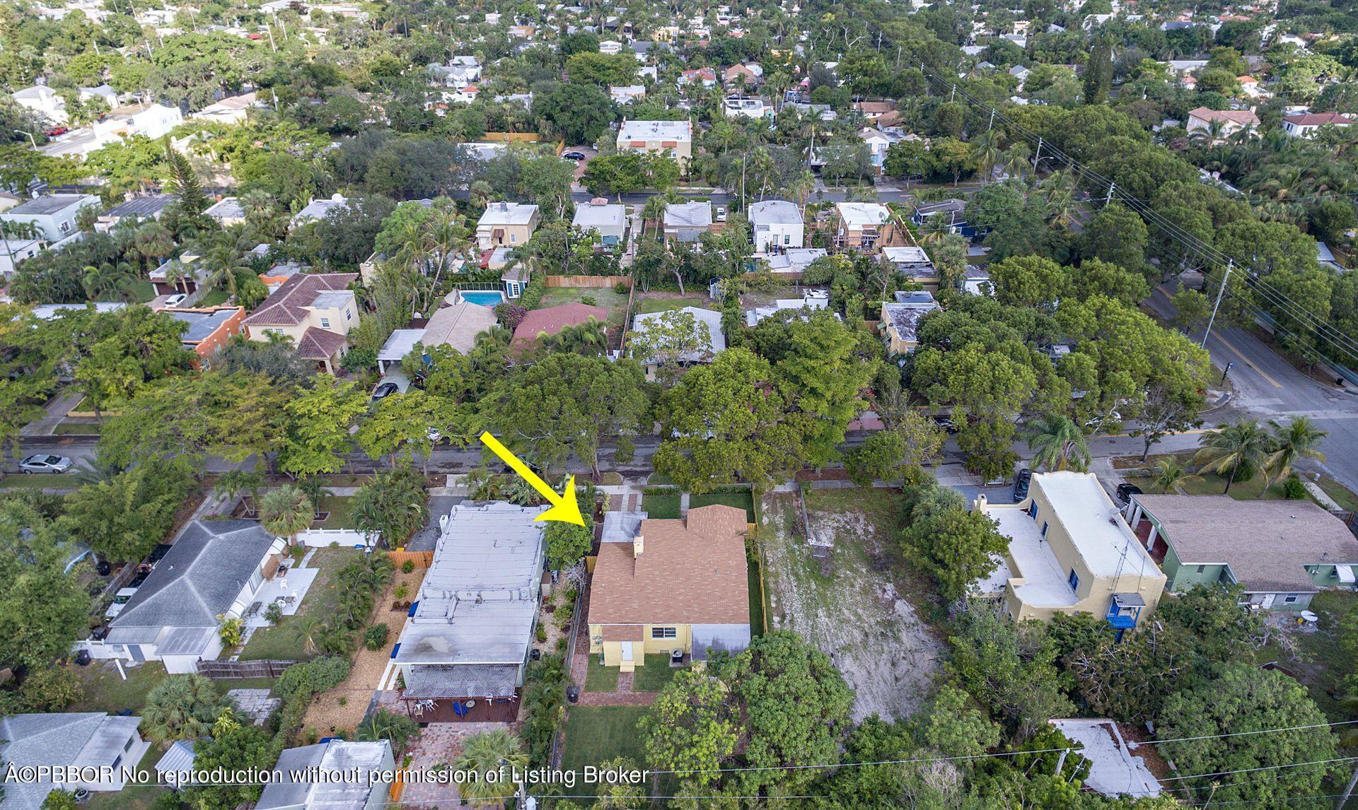 816 Sunset Road West Palm Beach, FL 33401 - Photo 21 of 22 an aerial view of a house with a swimming pool