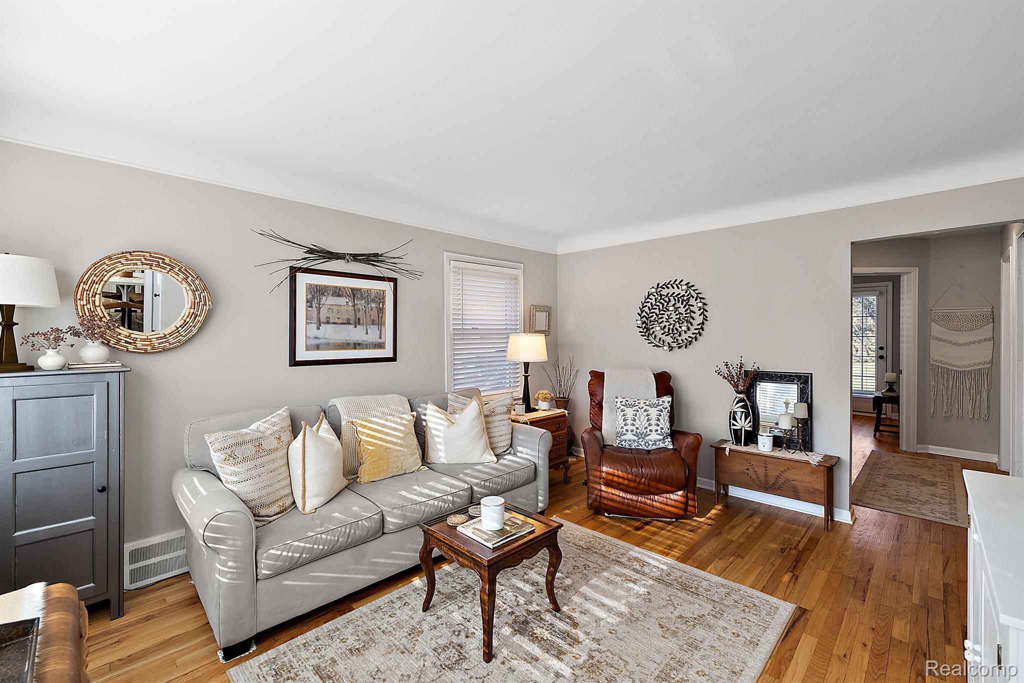 3328 Chester Road Royal Oak, MI 48073 - Photo 4 of 42 Gallery Image 4
