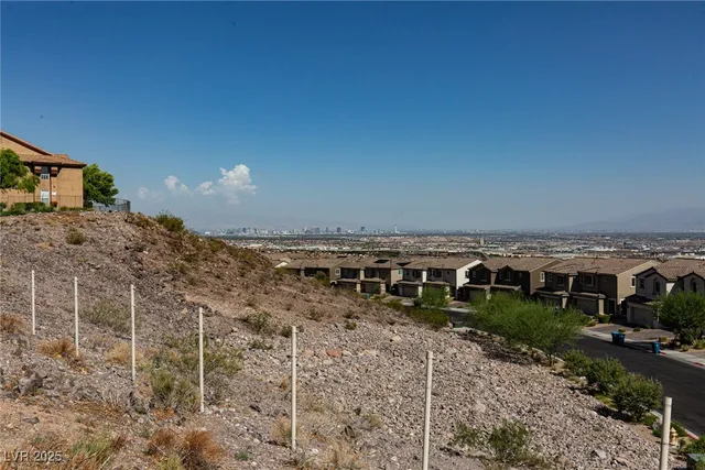 $210,000 | 231 West Horizon Ridge Parkway, Unit 1126, Henderson, NV 89012