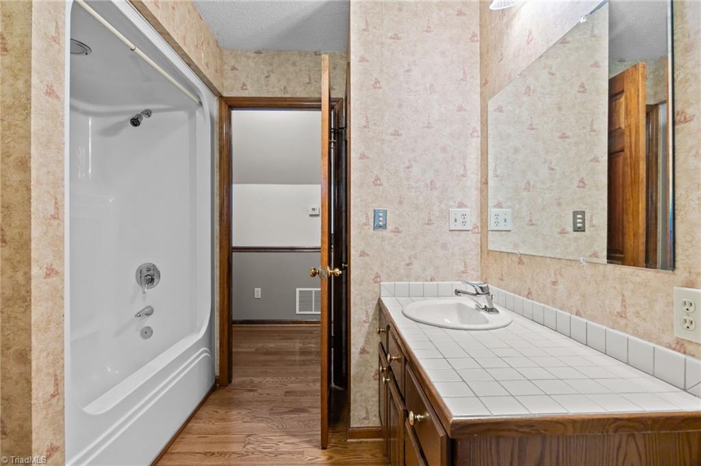 1498 Bethesda Road Lexington, NC 27295 - Photo 31 of 40 Bathroom on Second Floor