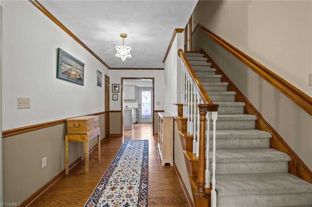 1498 Bethesda Road Lexington, NC 27295 - Photo 10 of 40 foyer entry