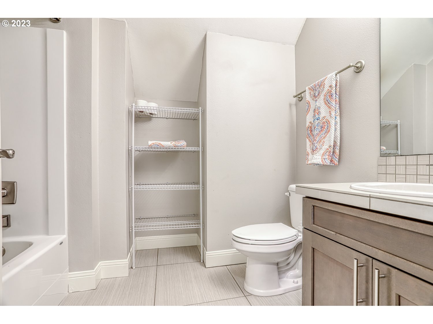 3247 North Abernathy Circle Ridgefield, WA 98642 - Photo 30 of 44 Bathroom