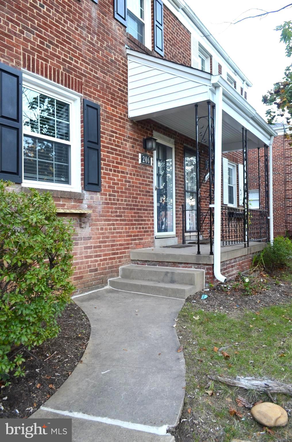 206 South Courthouse Road Arlington, VA 22204 - Photo 2 of 41 Covered entrance