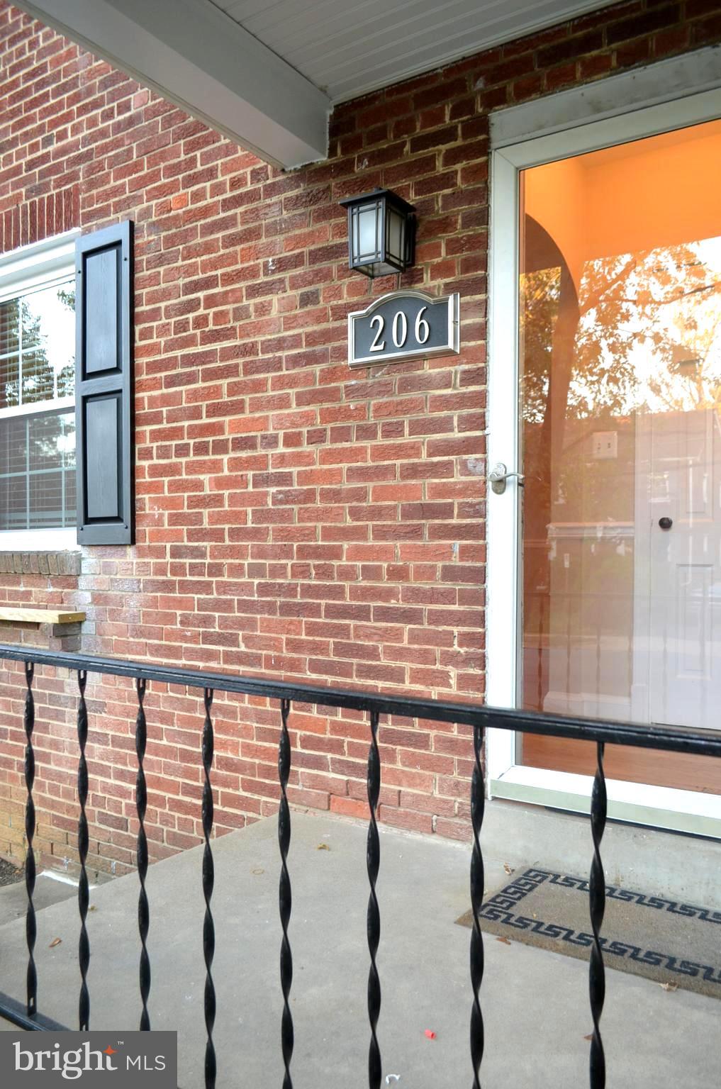 206 South Courthouse Road Arlington, VA 22204 - Photo 3 of 41