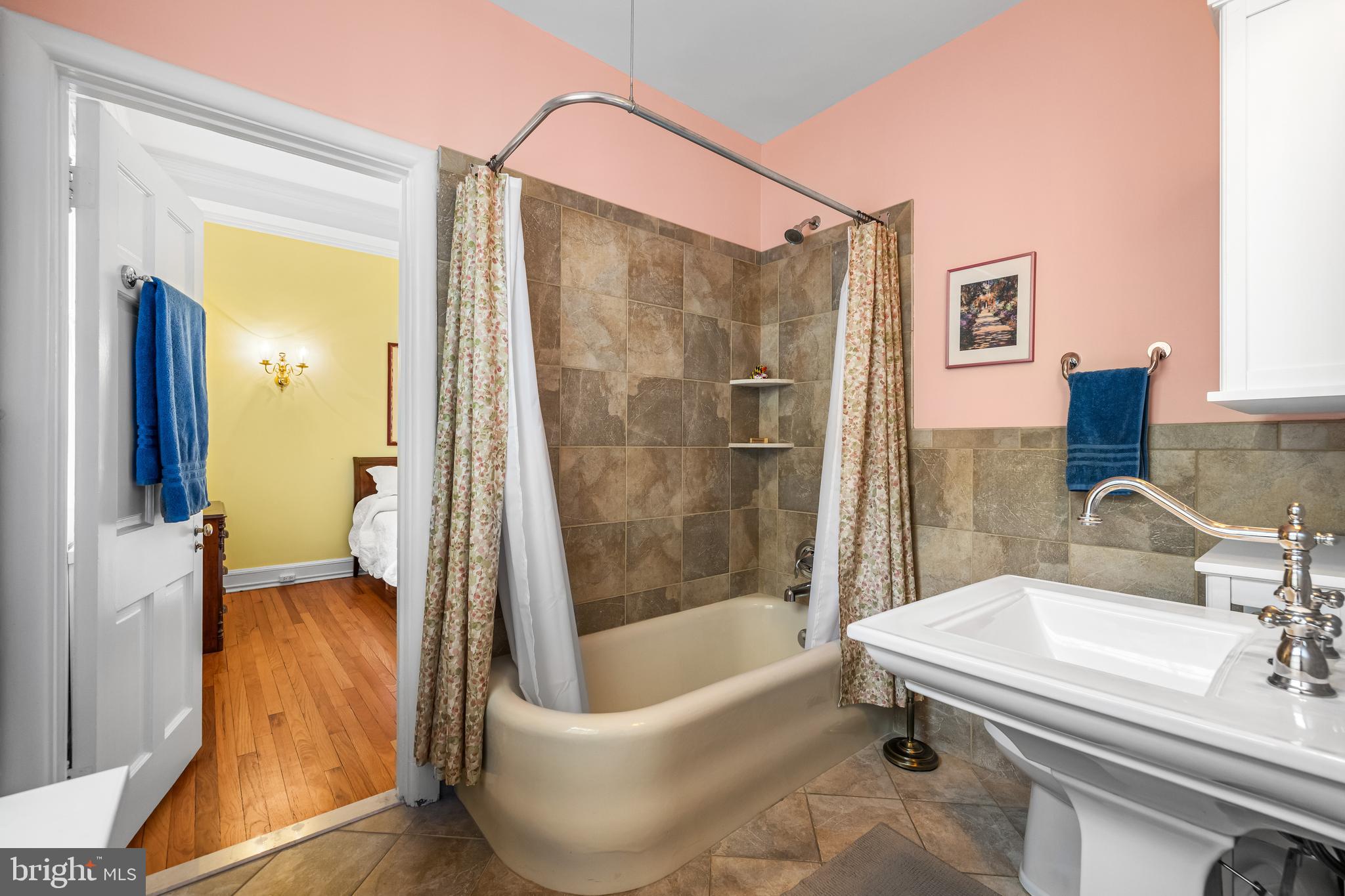 6 Upland Road, Unit F1 Baltimore, MD 21210 - Photo 28 of 50 a bathroom with a sink a toilet and a bathtub