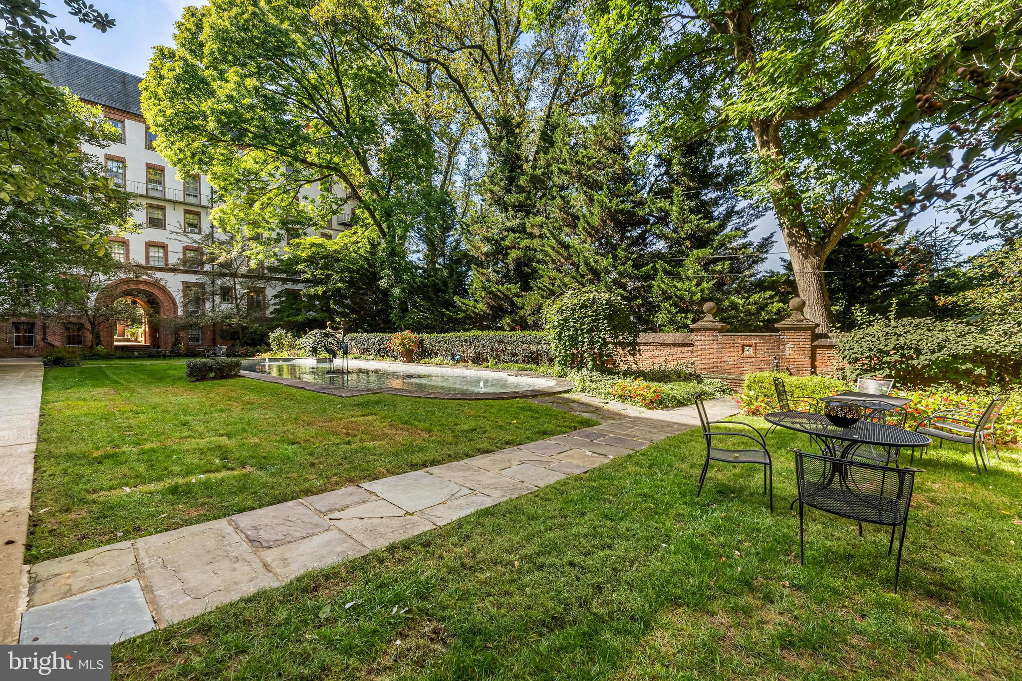 6 Upland Road, Unit F1 Baltimore, MD 21210 - Photo 44 of 50 a view of a backyard with sitting area