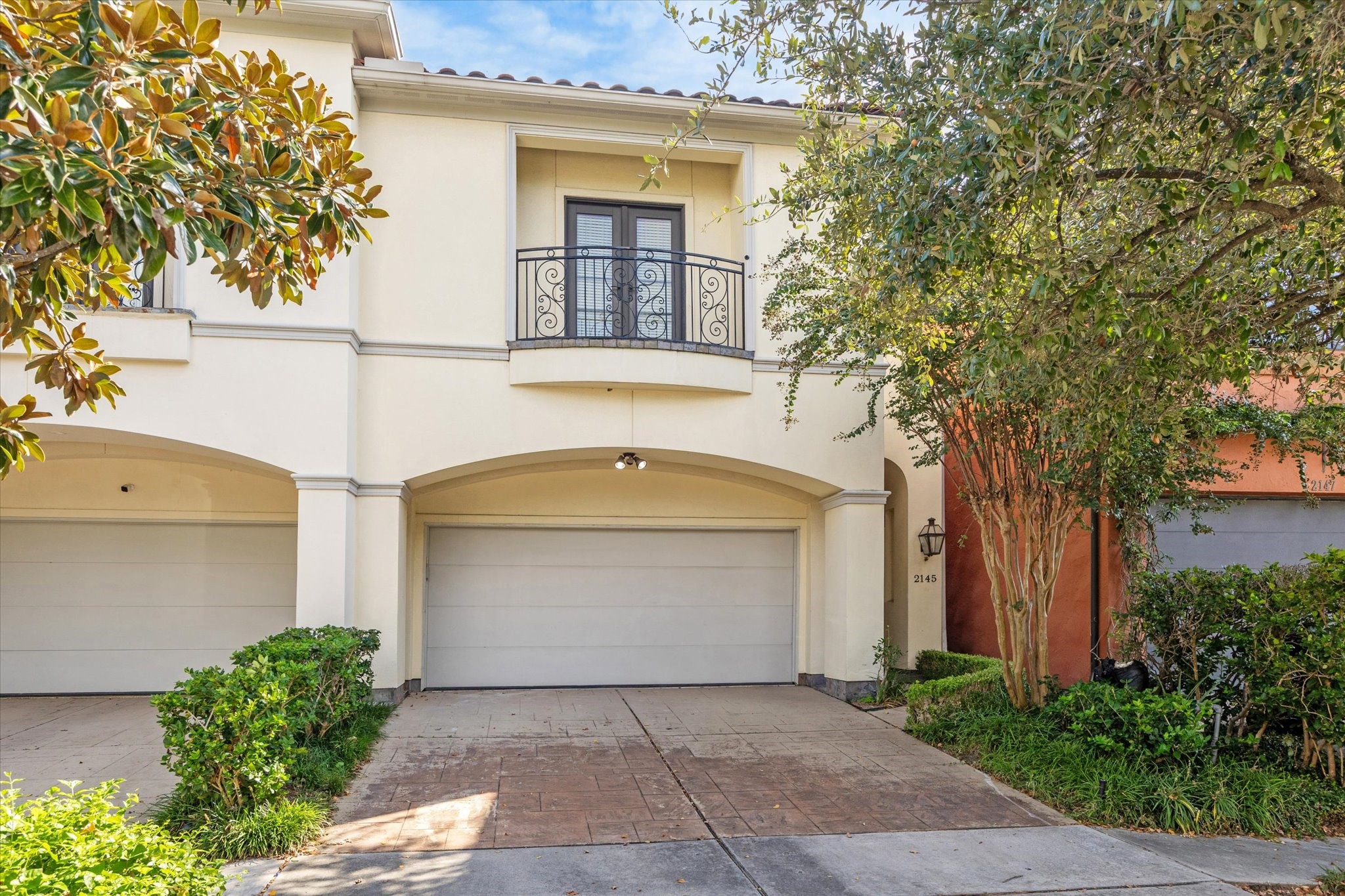 2145 Fairview Street Houston, TX 77019 - Photo 3 of 50 Welcome to 2145 Fairview - in Fairview Estates in River Oaks
