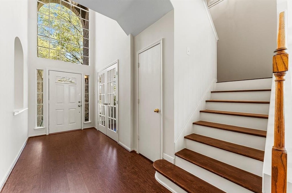 619 Bending Bough Drive Spring, TX 77388 - Photo 6 of 41 a view of a hallway with wooden floor and entryway