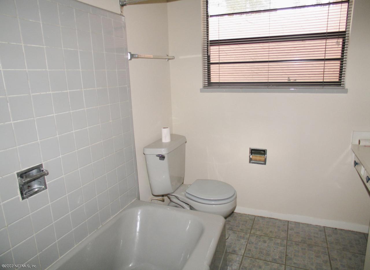 941 Middleton Road Jacksonville, FL 32211 - Photo 11 of 16 2nd Bath