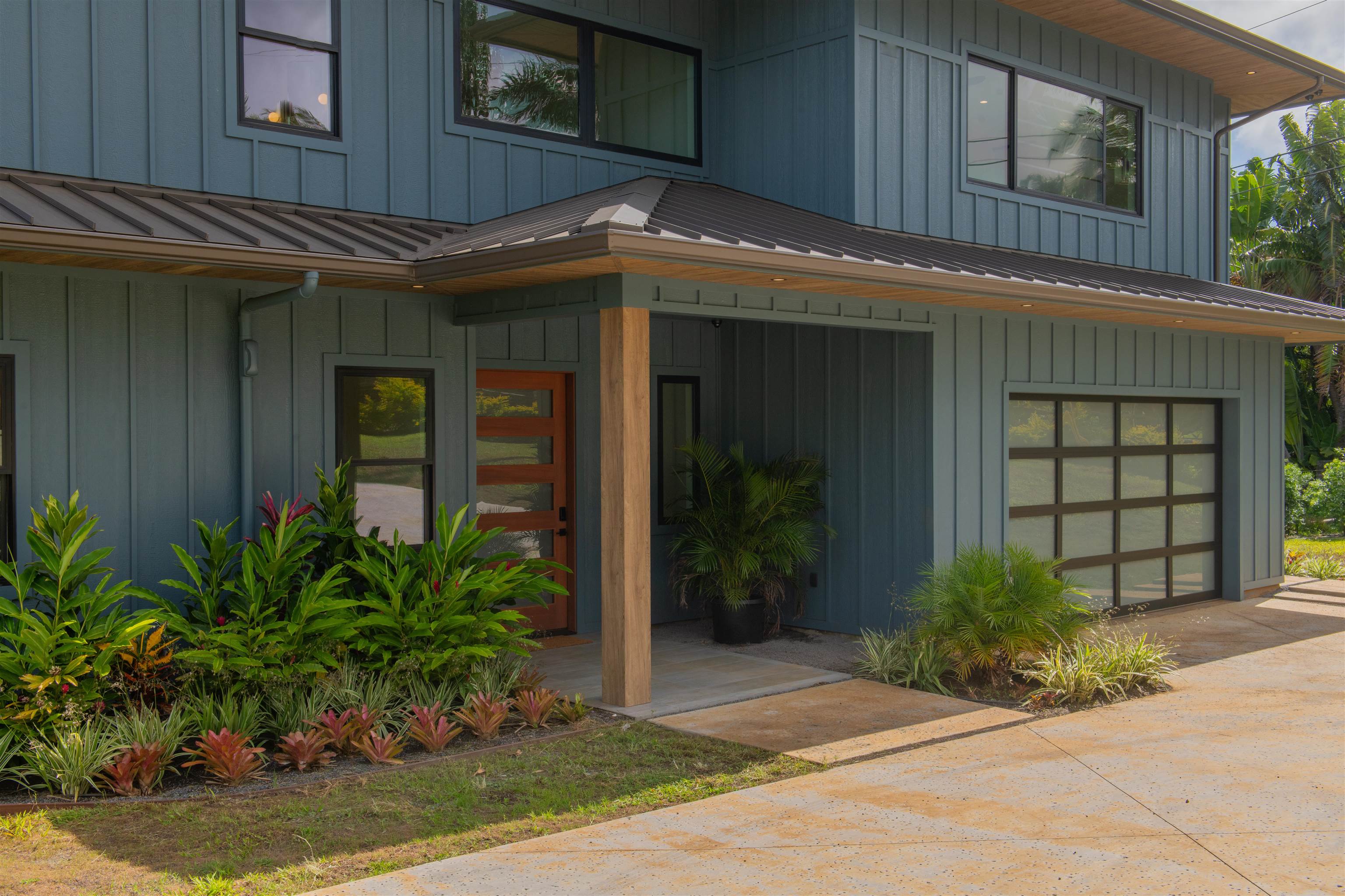 111 Mehana Road, Unit A Haiku, HI 96708 - Photo 3 of 50 a front view of a house