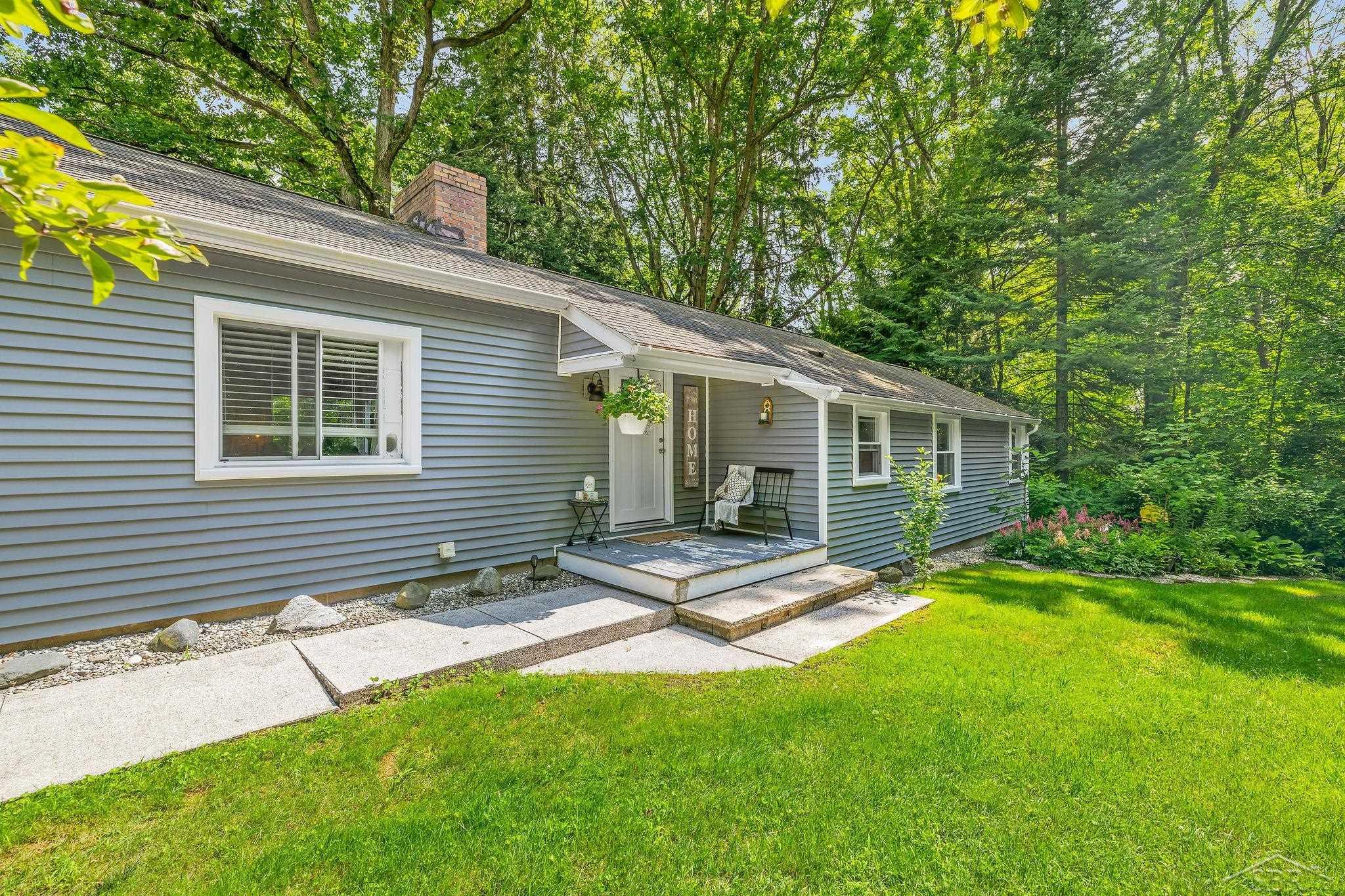 11305 Sarle Road Freeland, MI 48623 - Photo 30 of 56 Cute Front Porch