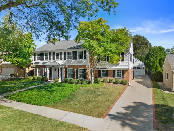 $2,099,000 | 5050 North Lake Drive, Whitefish Bay, WI 53217