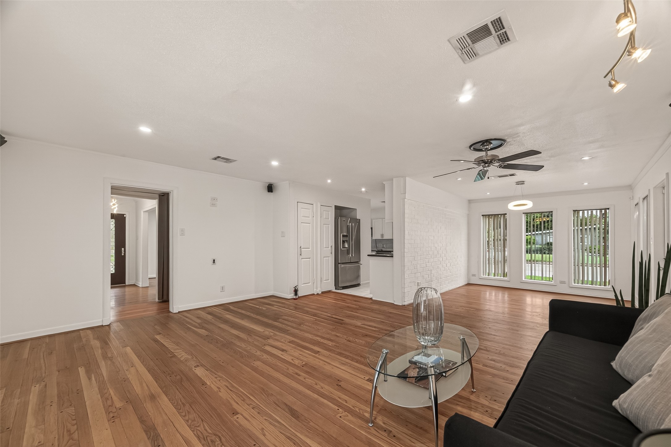 5666 Overbrook Lane Houston, TX 77056 - Photo 8 of 36