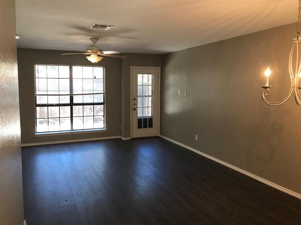 7326 Kingswood Circle Fort Worth, TX 76133 - Photo 3 of 10