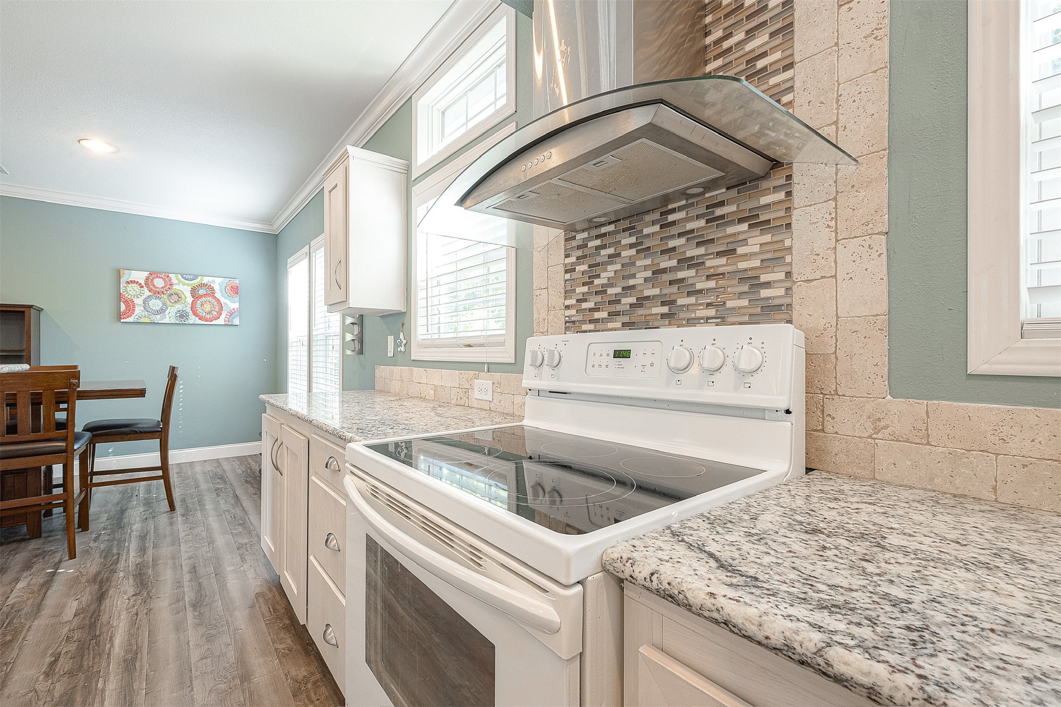 20547 South Post Oak Boulevard, Unit B Fresno, TX 77545 - Photo 22 of 46 a kitchen that has a sink and a stove