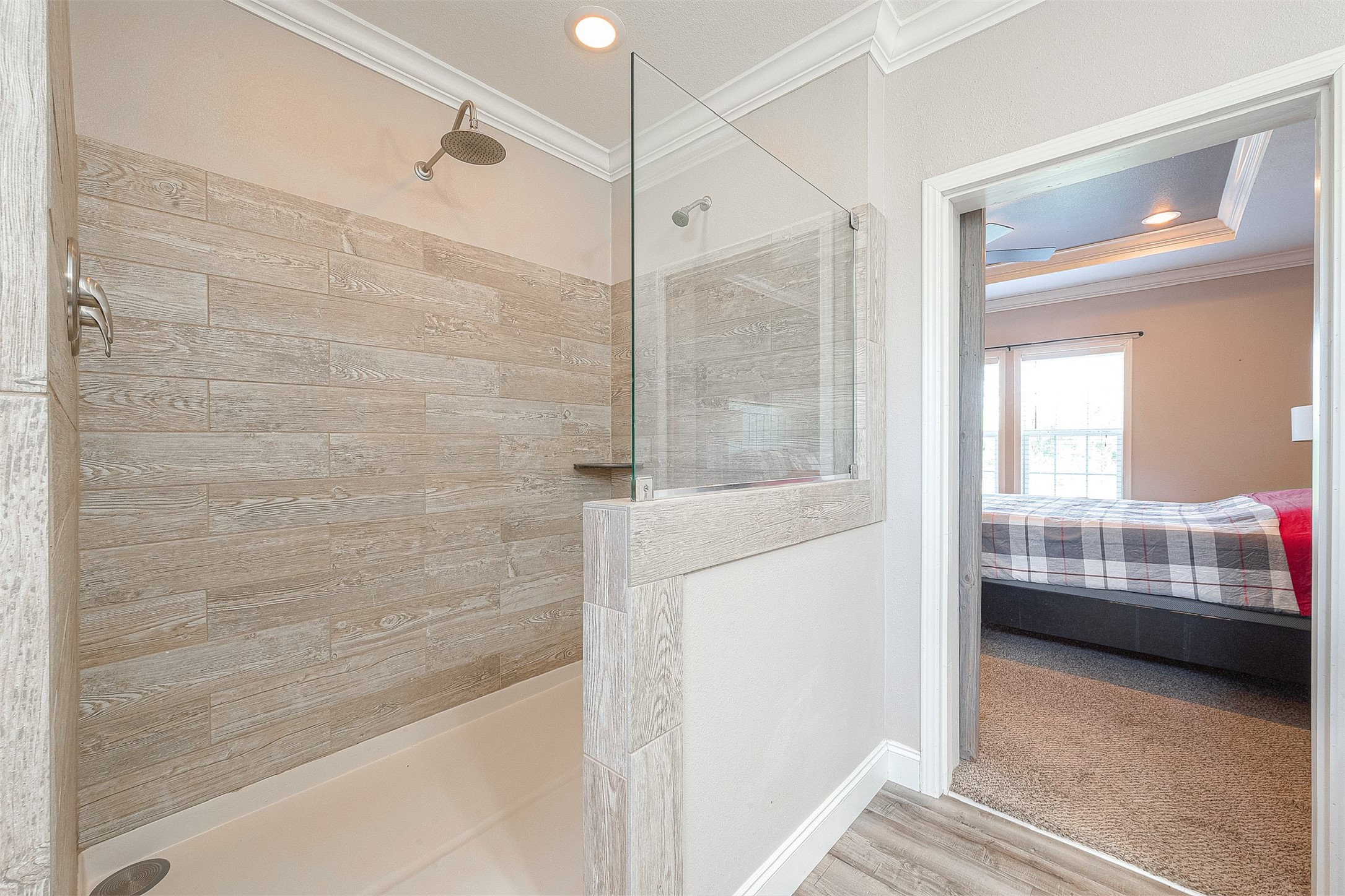20547 South Post Oak Boulevard, Unit B Fresno, TX 77545 - Photo 44 of 46 a bathroom with a tub and a shower