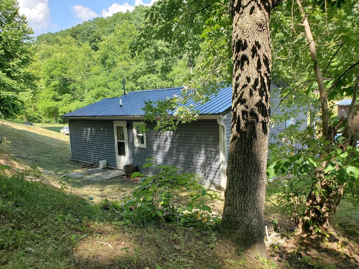 139 Old County Road McKee, KY 40447 - Photo 9 of 22 20220630_162600