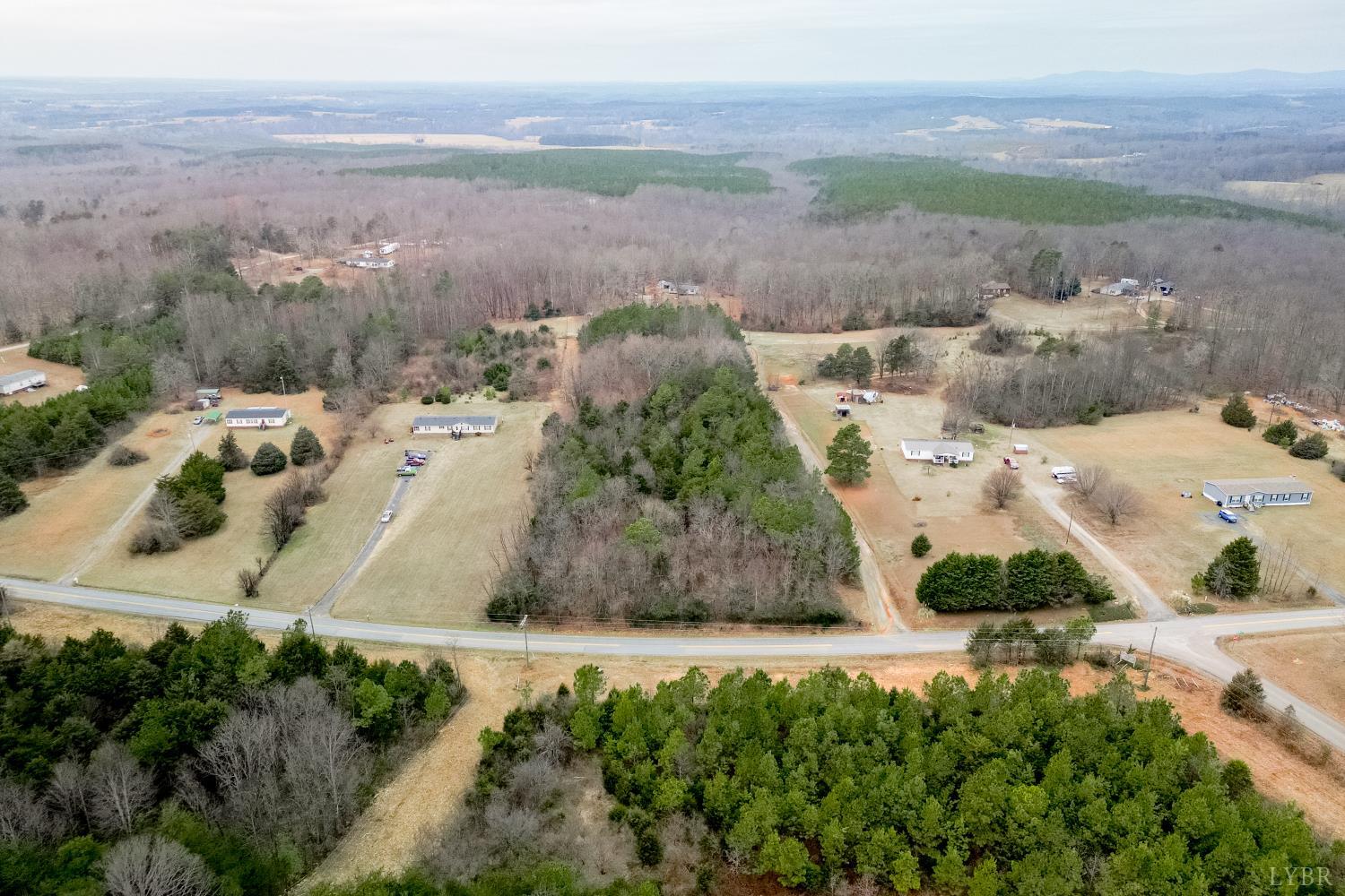 5 Spring Mill Road Concord, VA 24538 - Photo 4 of 19 a view of a dry yard with wooden fence