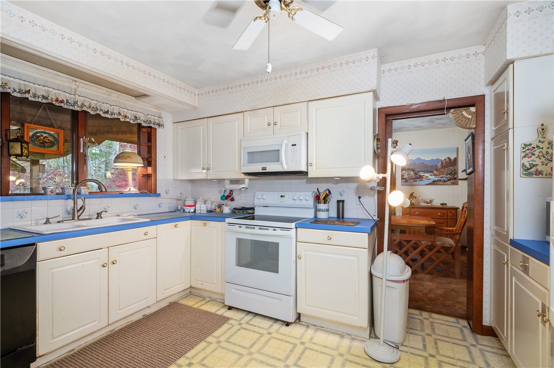 972 Reynolds Road Glocester, RI 02814 - Photo 18 of 40