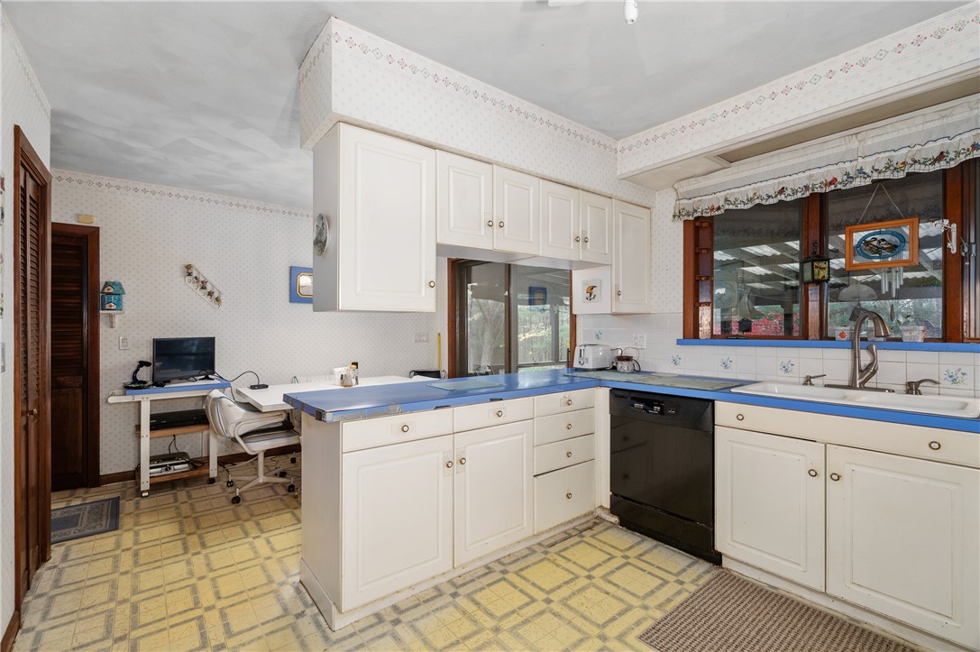 972 Reynolds Road Glocester, RI 02814 - Photo 19 of 40