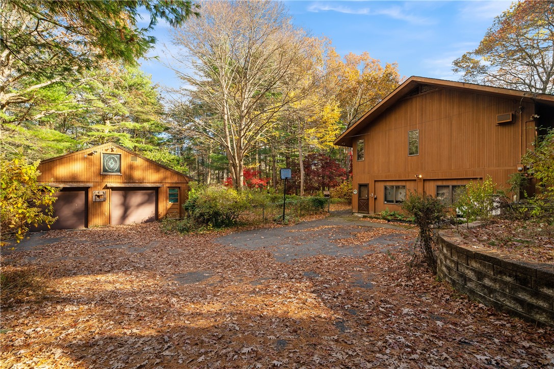 972 Reynolds Road Glocester, RI 02814 - Photo 5 of 40