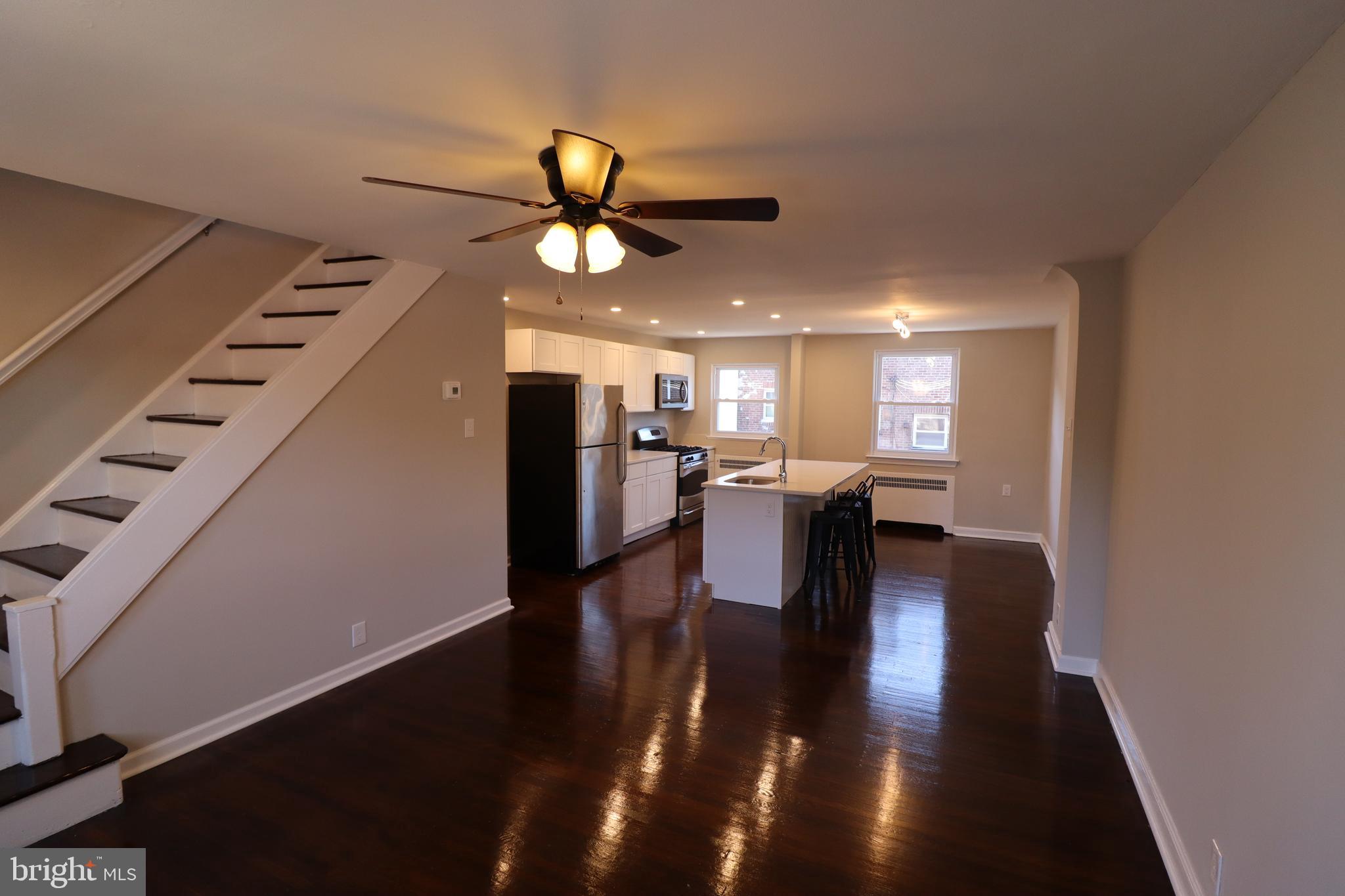 428 Littlecroft Road Upper Darby, PA 19082 - Photo 9 of 25 Living room area