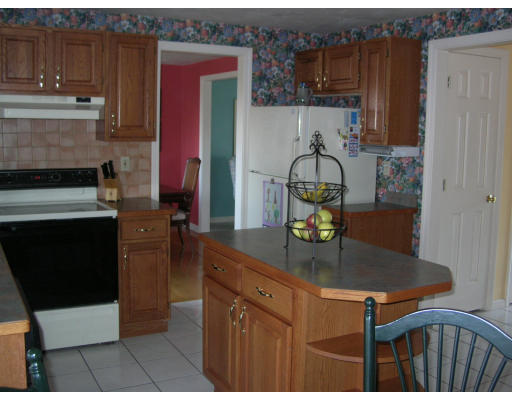 27 Hanson Road Charlton, MA 01507 - Photo 8 of 15