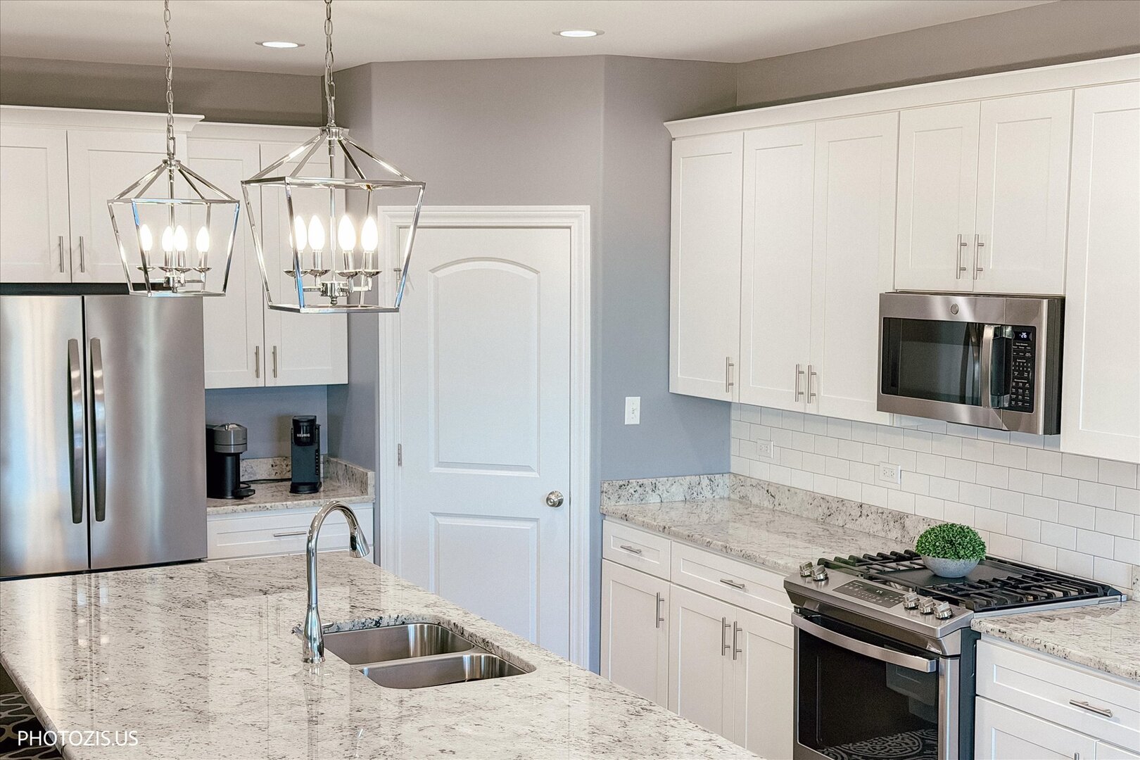892 West Woodlawn Road New Lenox, IL 60451 - Photo 7 of 107