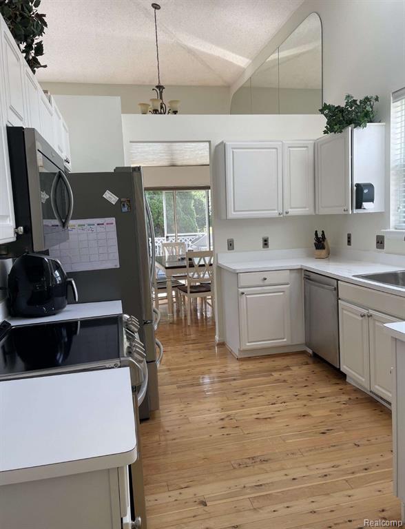 3235 Lynhurst Court Rochester, MI 48306 - Photo 2 of 15