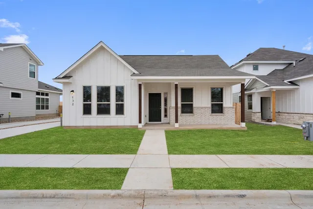 a view of a yard in front of a house