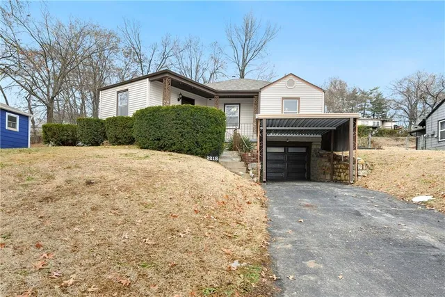 $232,000 | 2218 Forest Lane, Kansas City, KS 66106