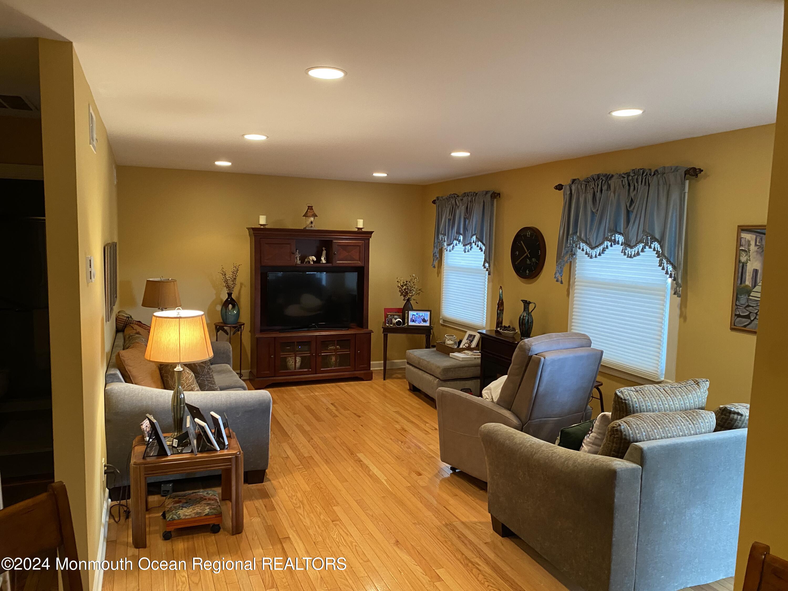 92 Halls Croft Road, Unit D Freehold, NJ 07728 - Photo 12 of 14 IMG_3516